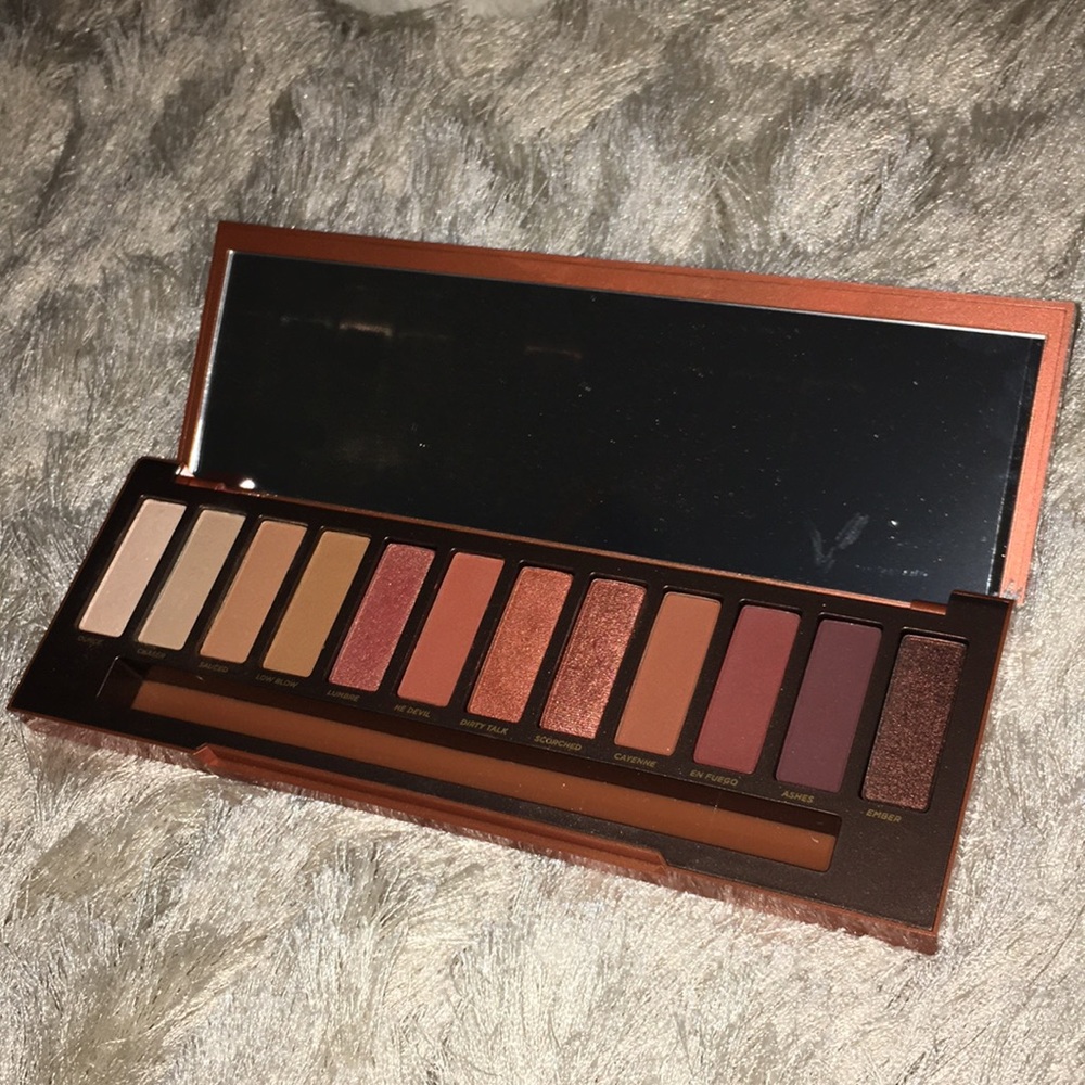 🚫SOLD🚫Urban Decay Naked Heat Eyeshadow Palette